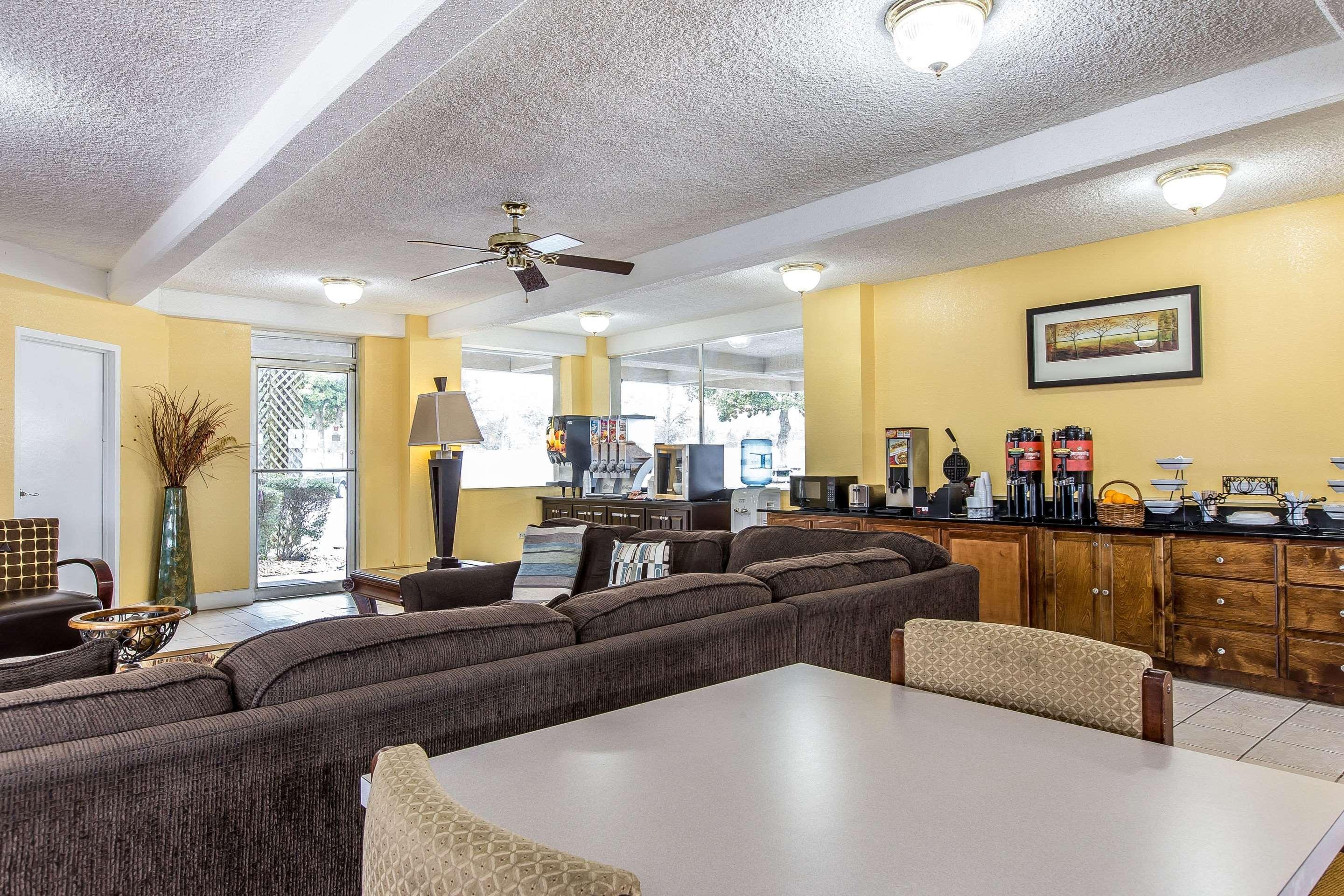 Econo Lodge Byron Extérieur photo
