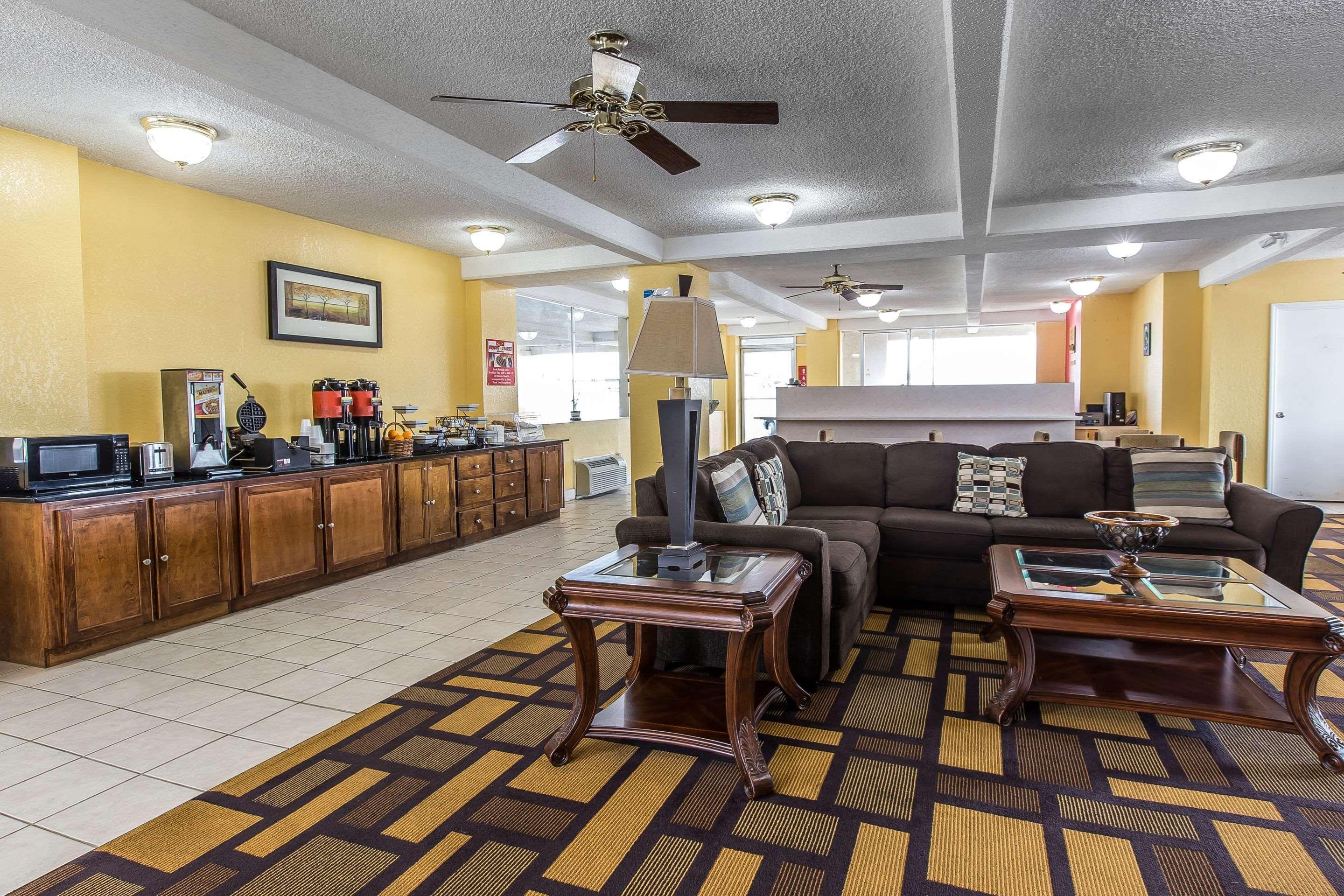 Econo Lodge Byron Extérieur photo