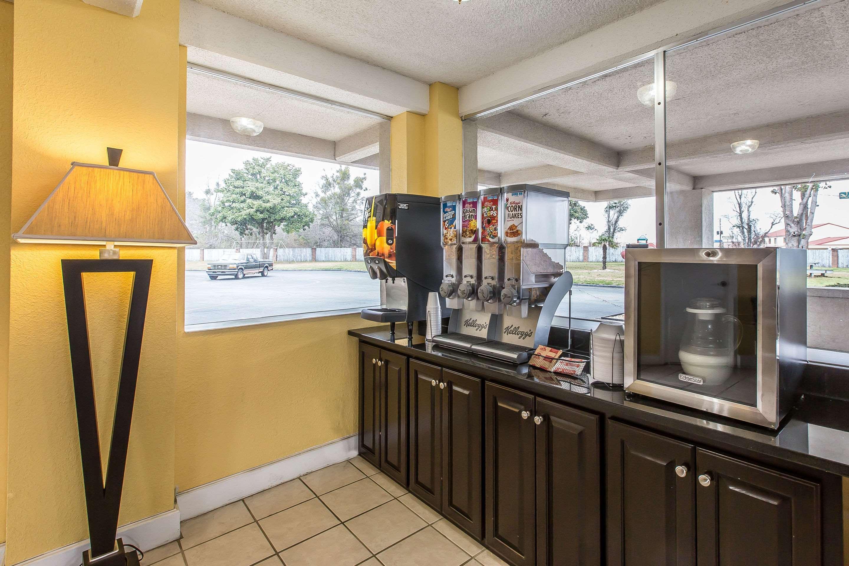 Econo Lodge Byron Extérieur photo
