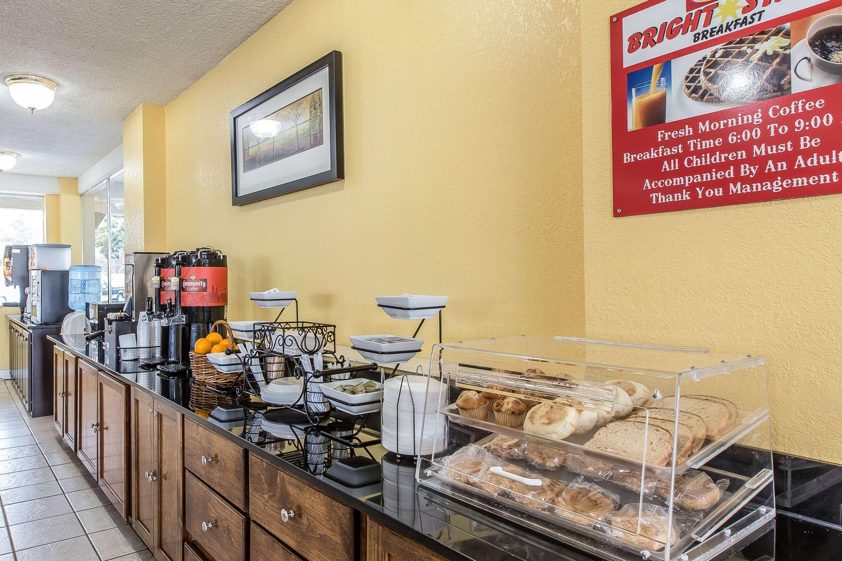 Econo Lodge Byron Extérieur photo
