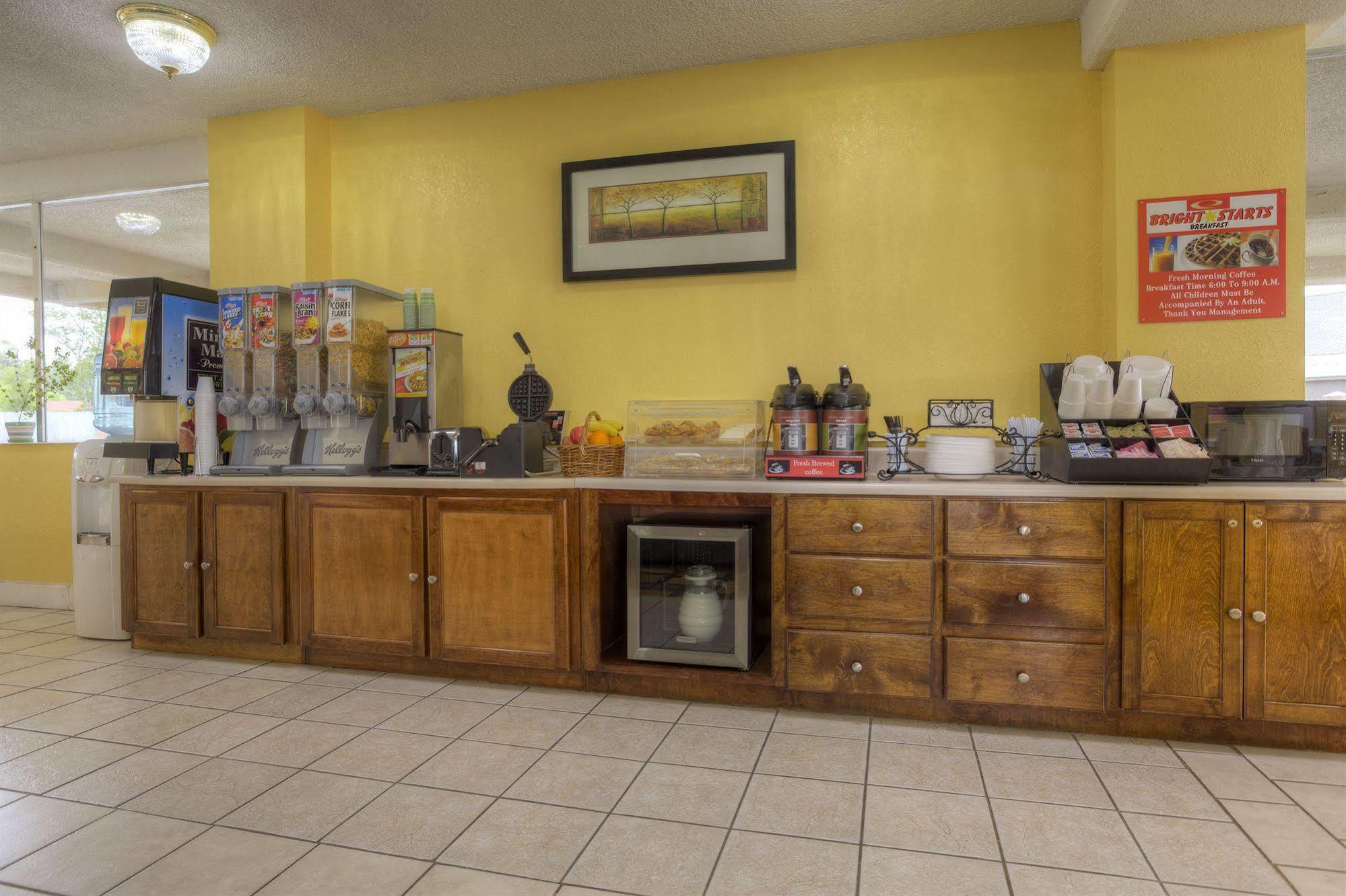 Econo Lodge Byron Extérieur photo